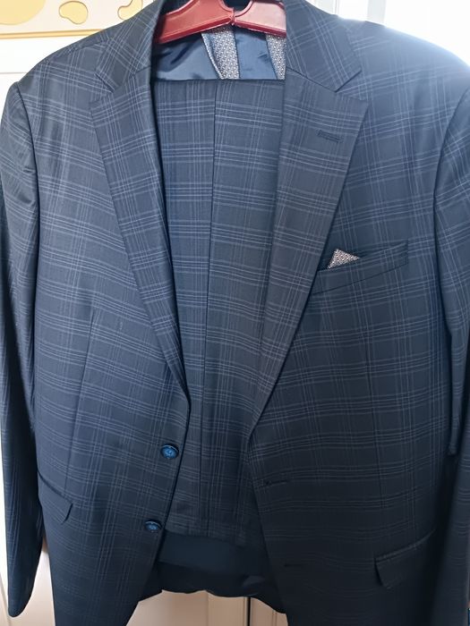 Продам классический мужской костюм  50 размер