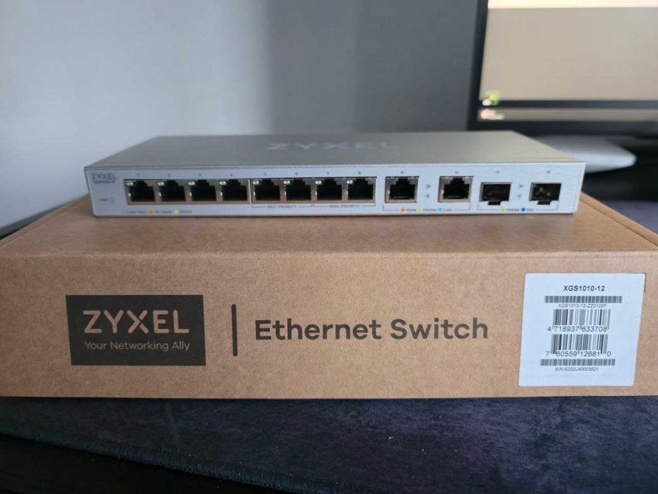 Zyxel XGS1010-12 – 12 porturi (8x1G, 2x2.5G, 2x10G SFP+)