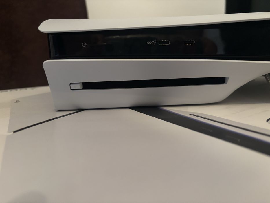 Vând  Consolă PS 5 - 1 TB