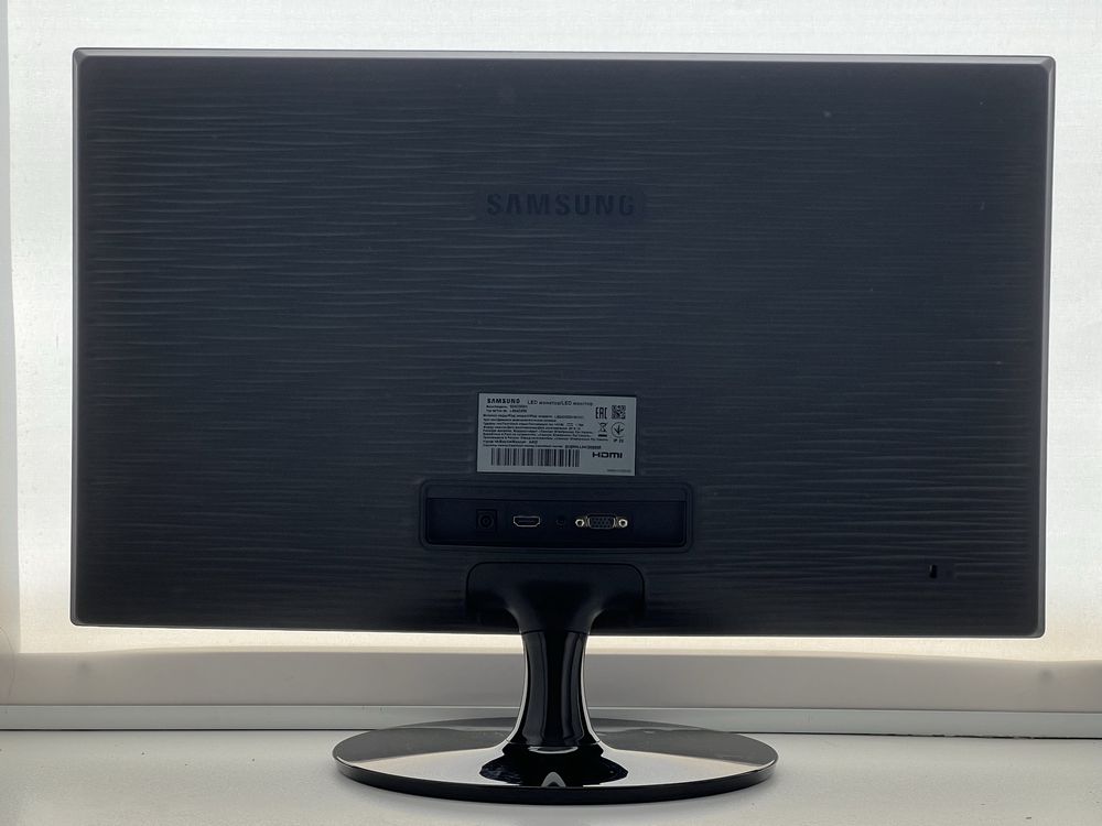 Монитор Samsung S24D332H