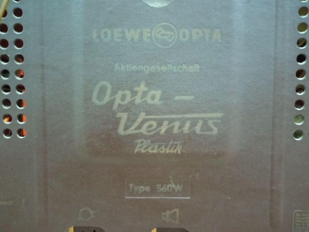 LOEWE OPTA-VENUS-560W-Старо лампово радио.