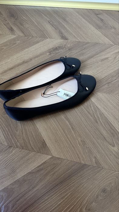 Новые тёмно-синие кожаные балетки