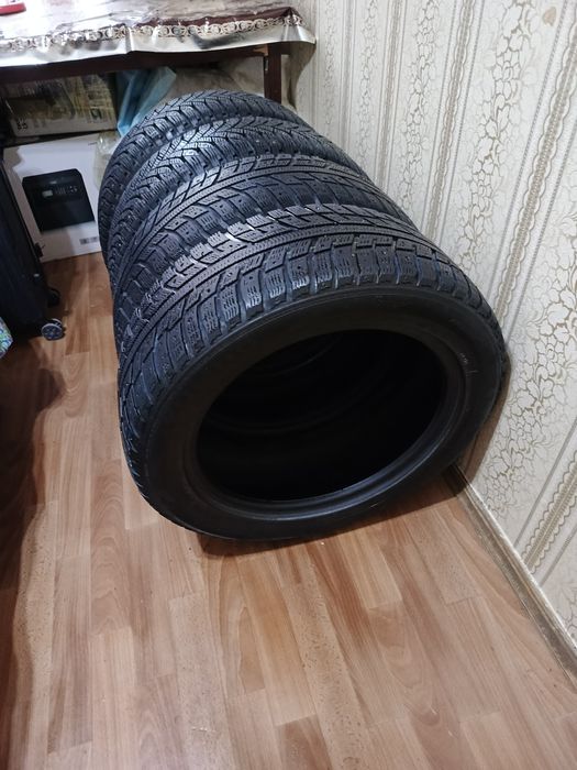 Срочно продам зимние шины Triangle и KUMHO 215/55/R17 комплект 4 шт бу
