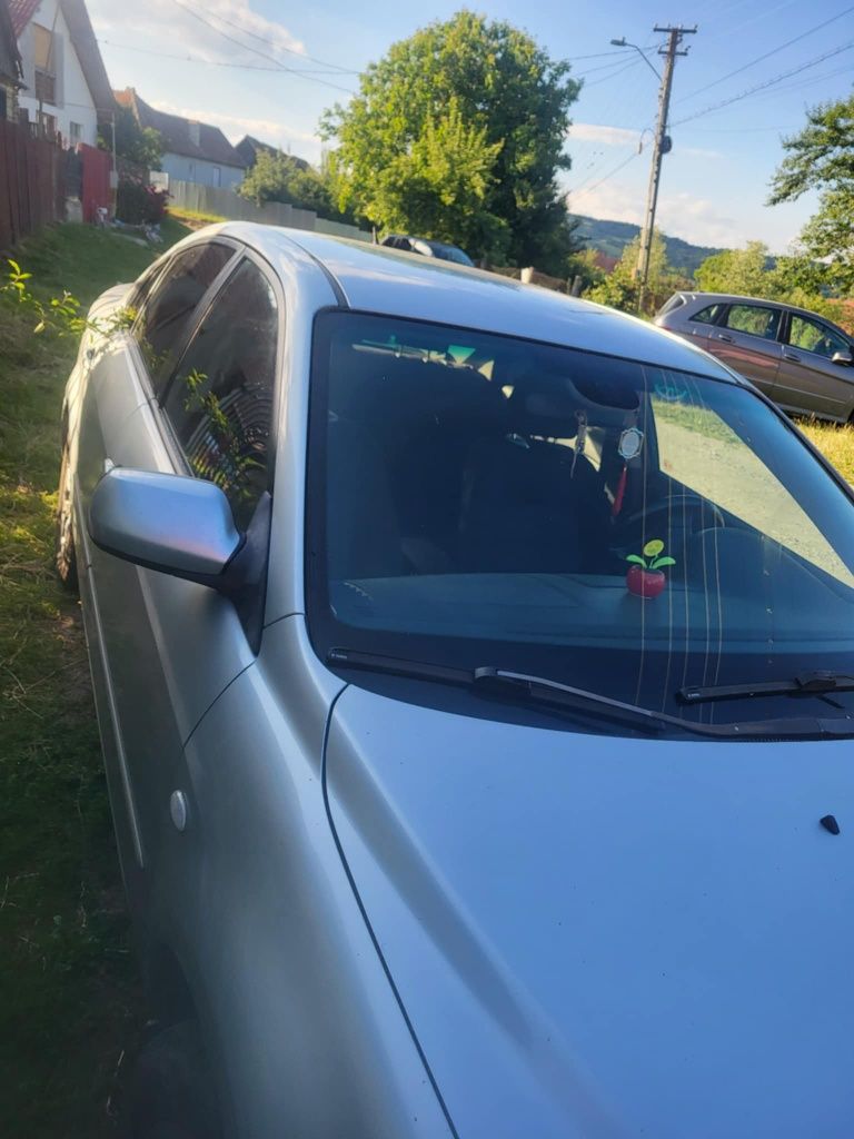 Vând MAZDA ȘASE în stare bună