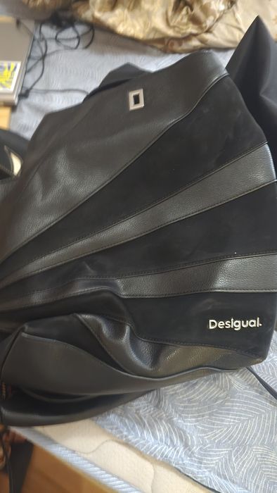 Disigual чанта раничка черн