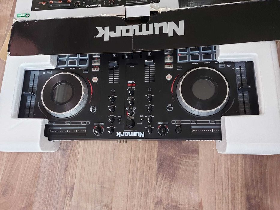Numark Mixtrack Platinum