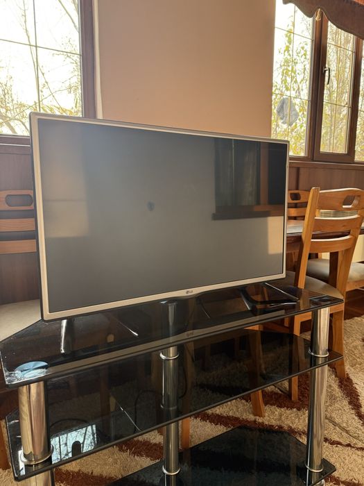 Телевизор LG 32, со сгоревшей подсветкой экрана на запчасти