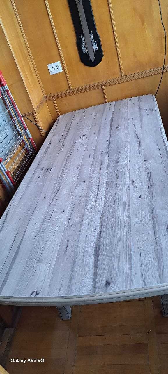Продается раскладной стол и 4 стулья