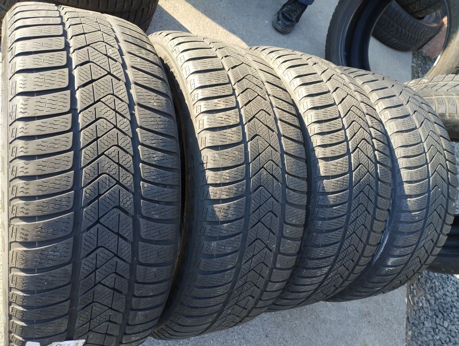 4 buc 245 45 18. 100v RunFlat  Pirelli iarna, dot 2023