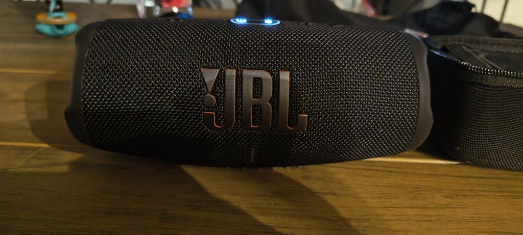 JBL Charge 5 със защитен калъф