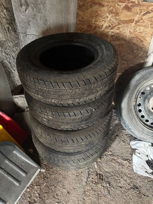 Продам шины всесезонные 205/70/14R