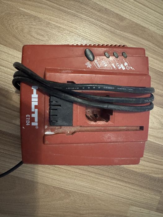 Încărcătoare Hilti C7/24 Stare foarte bună