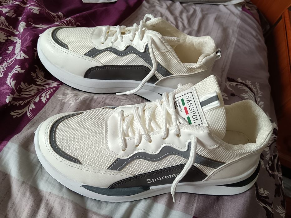 Adidași foarte usori