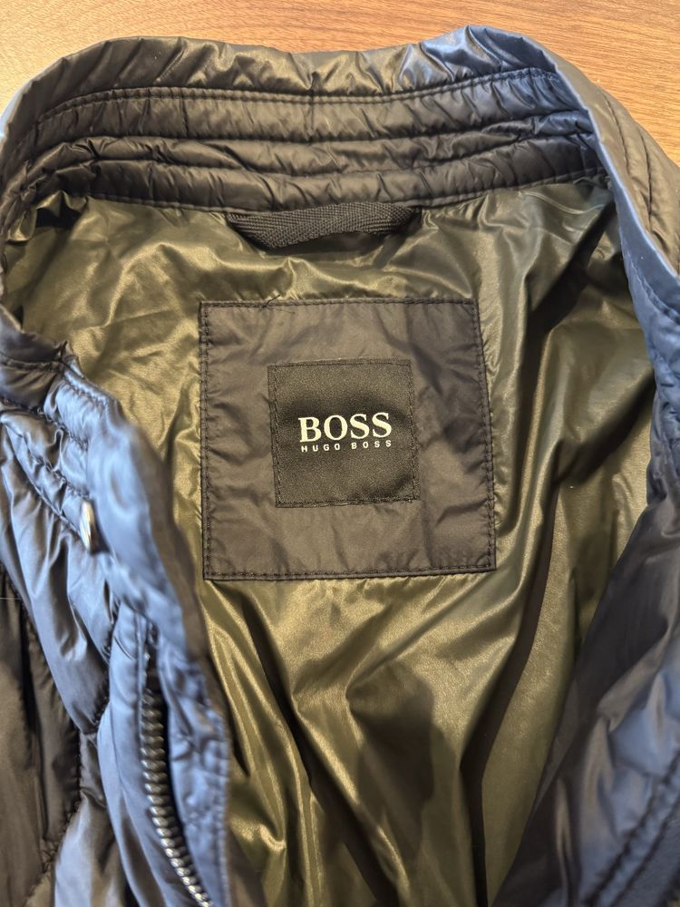 Мъжко ОРИГИНАЛНО преходно яке BOSS