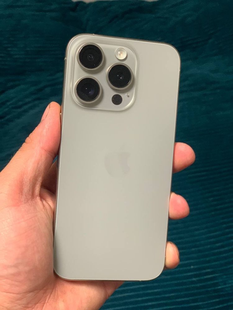 iPhone 15 pro 256 gb natural titanium