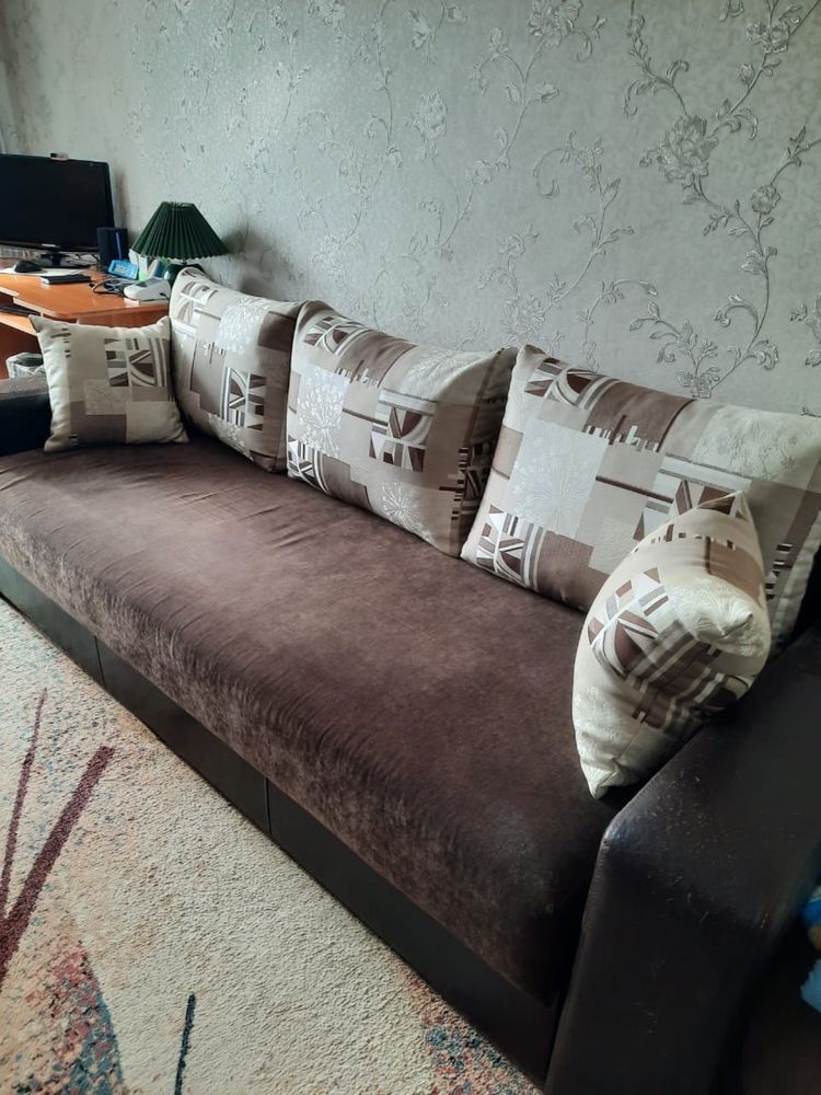 Срочно продам диван