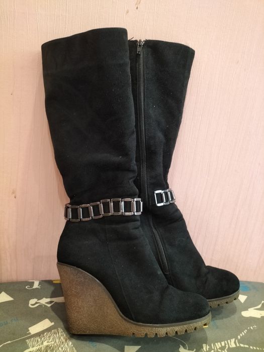 Продам натур.сапоги.39р.