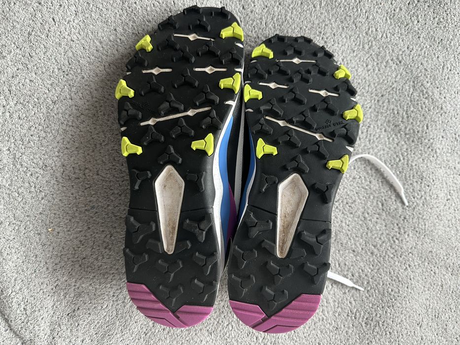 Продавам маратонки the north face