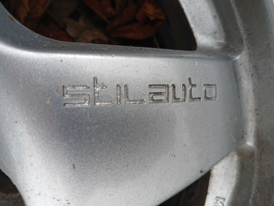 Продавам комплект алуминиеви джанти с летни гуми