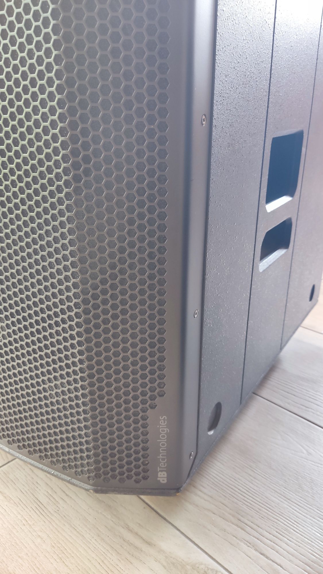 Продавам активни бас каси db 618