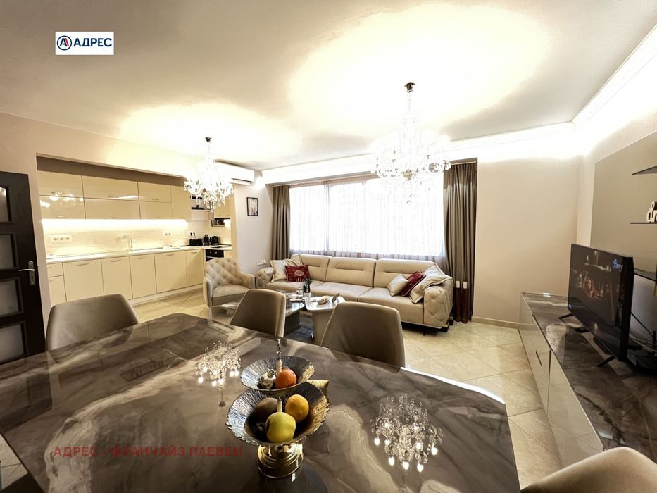 Продава се Тристаен апартамент в Плевен, Идеален център - 100 кв.м за 2000 €/кв.м - Снимка #1