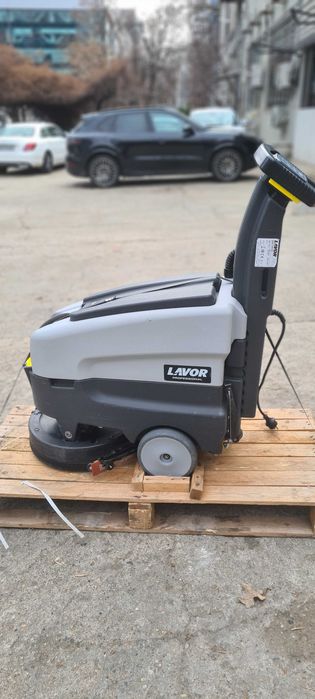 Masina profesionala de spalat pardoseli Lavor DART 36E