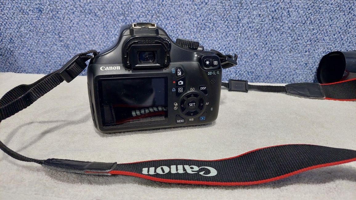 В отличном состояние Canon 1100 D