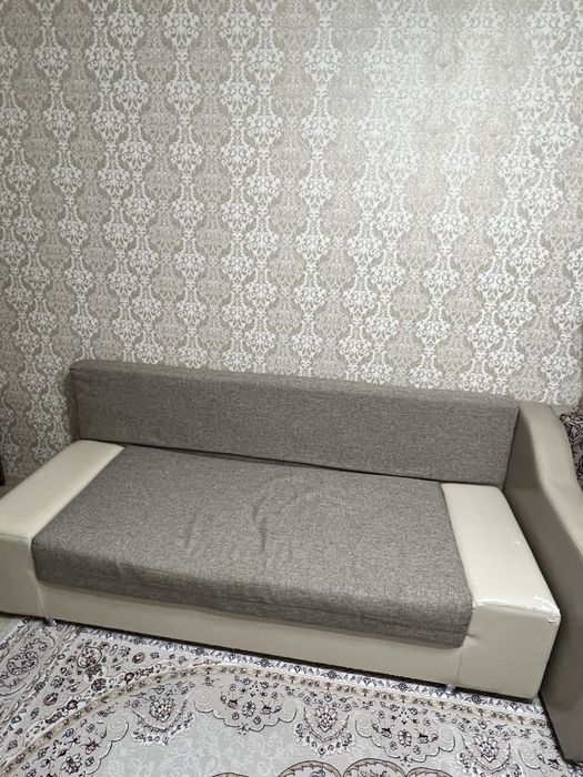 Продам диван бежевый