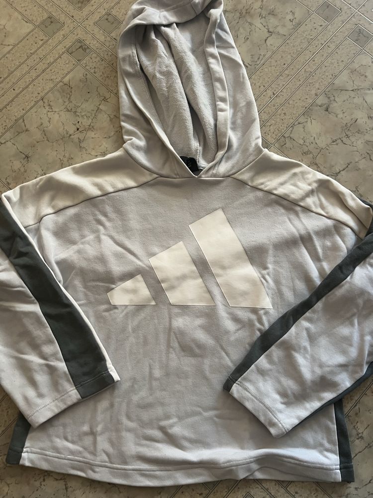 Продавам плътни горнища puma