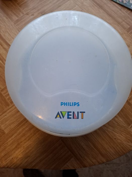 Продавам стерилизатор за бебешки шишета Pnilips Avent