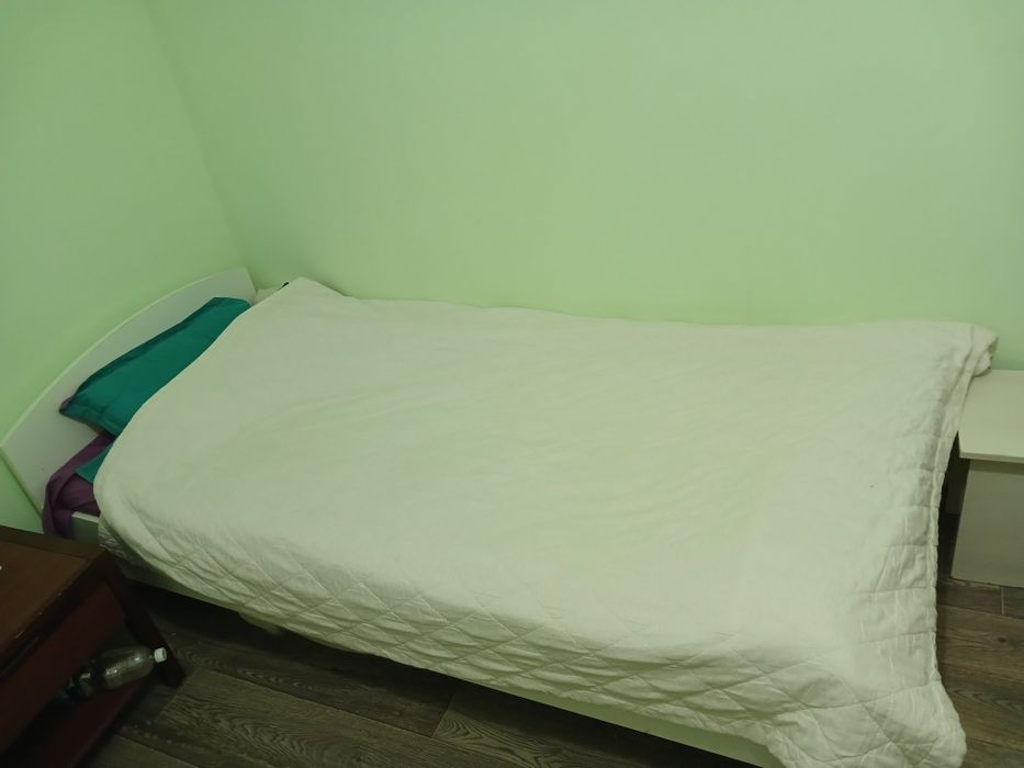 Продам кровать с матрасом