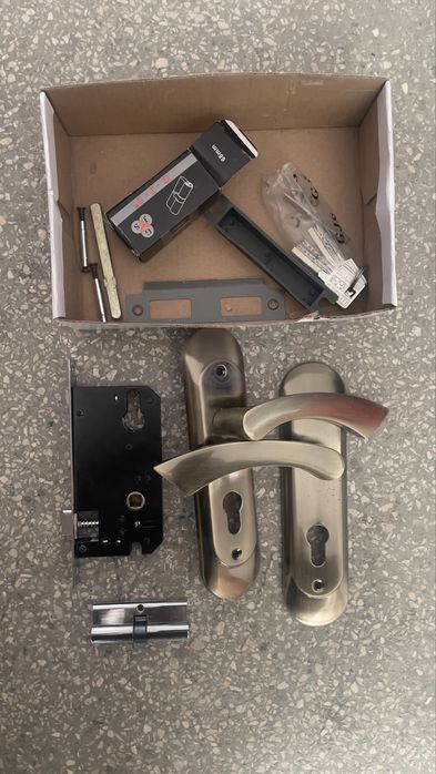 Set borasca usa + manere + butuc