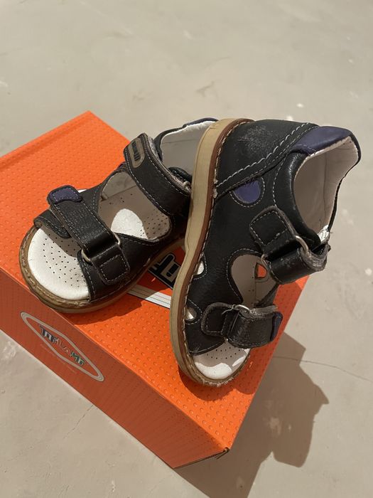 Продам детские сандали