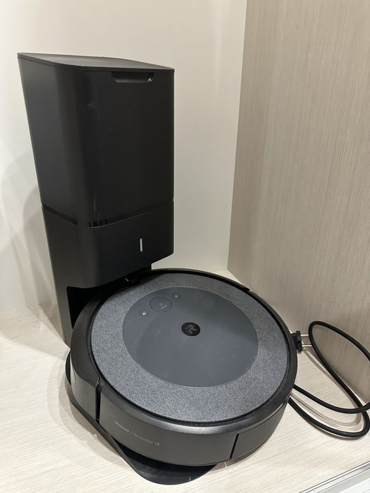iRobot Roomba i5 - като нова