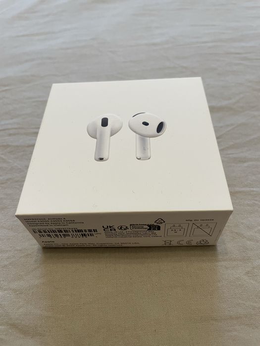 AirPods 4 originale din Altex