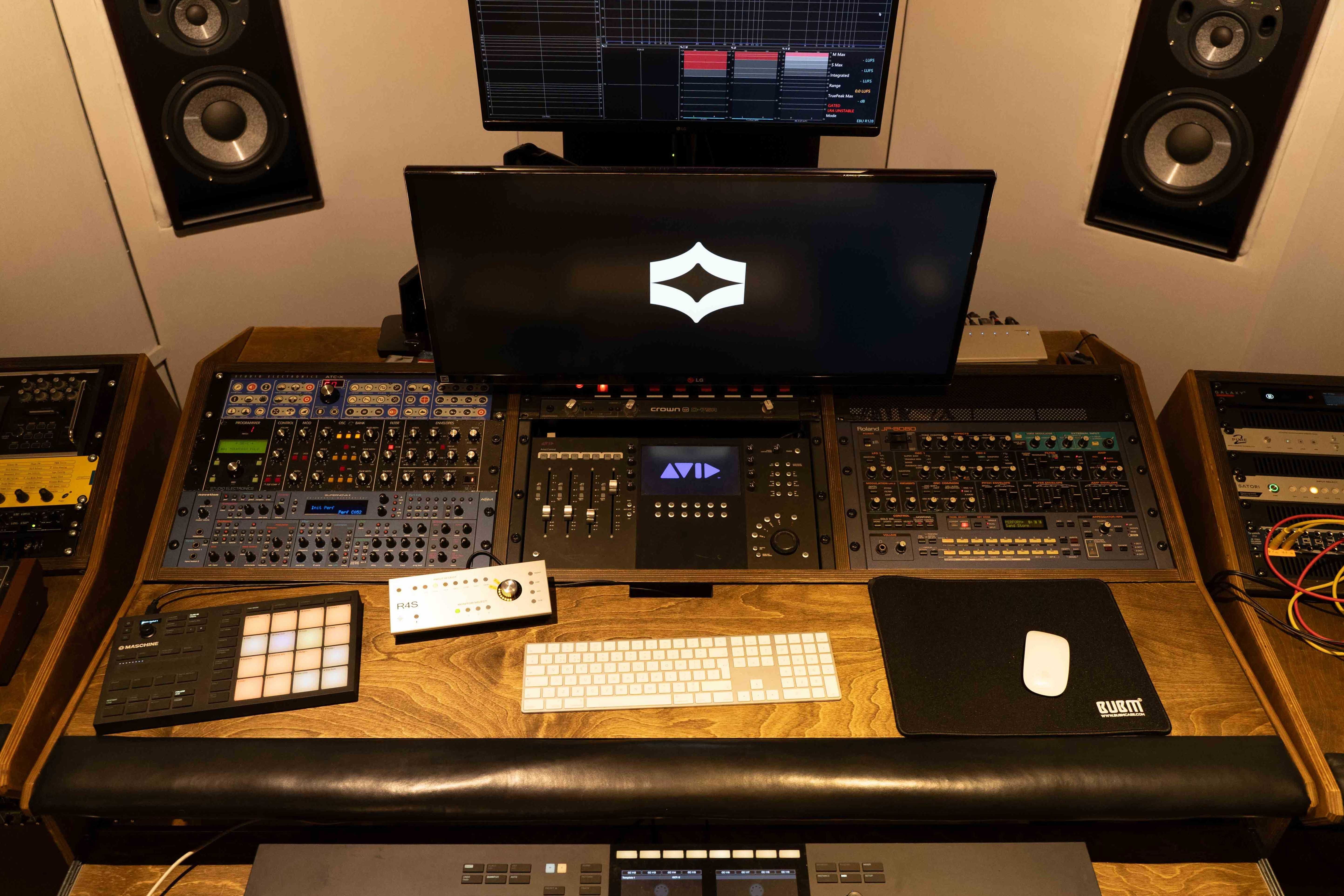 Студийно бюро/Mixing Desk