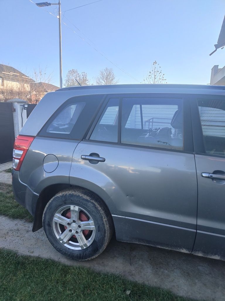 Vând dezmembrez Suzuki Grand Vitara 19 diesel 2007
