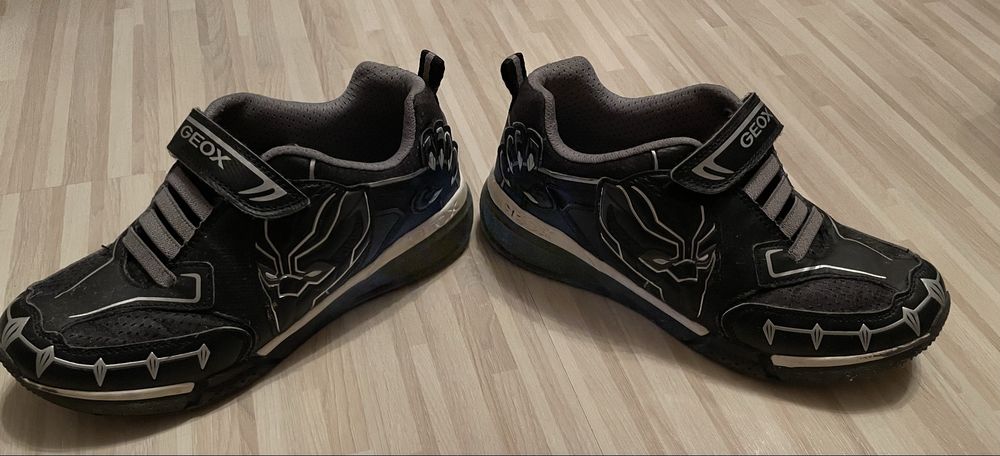 Светещи маратонки Geox Marvel