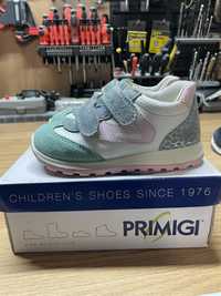 Продвам детски обувки Primigi.