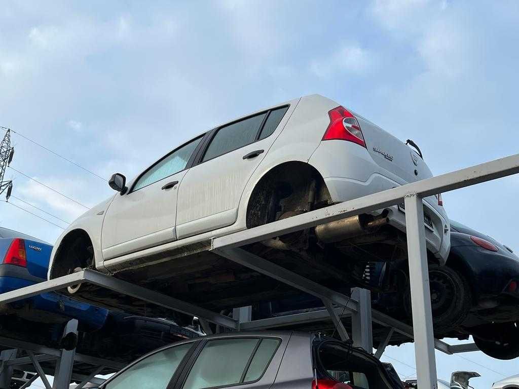 Dezmembrez Dacia Sandero