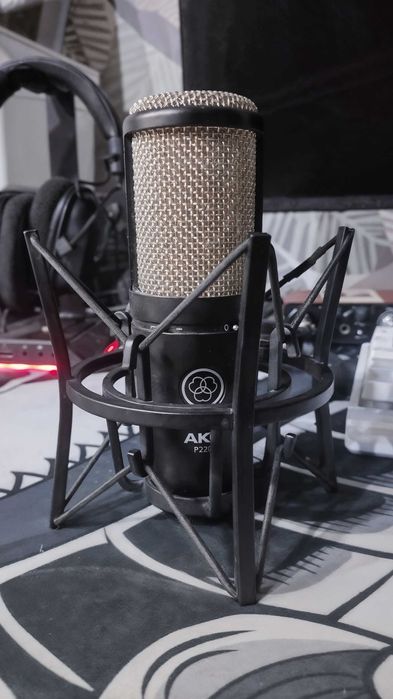 микрофон AKG P220