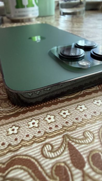 Продавам iphone 13 pro alpin green