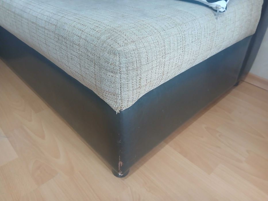 Ъглова холна гарнитура с разтегателно легло ракла и табуретка