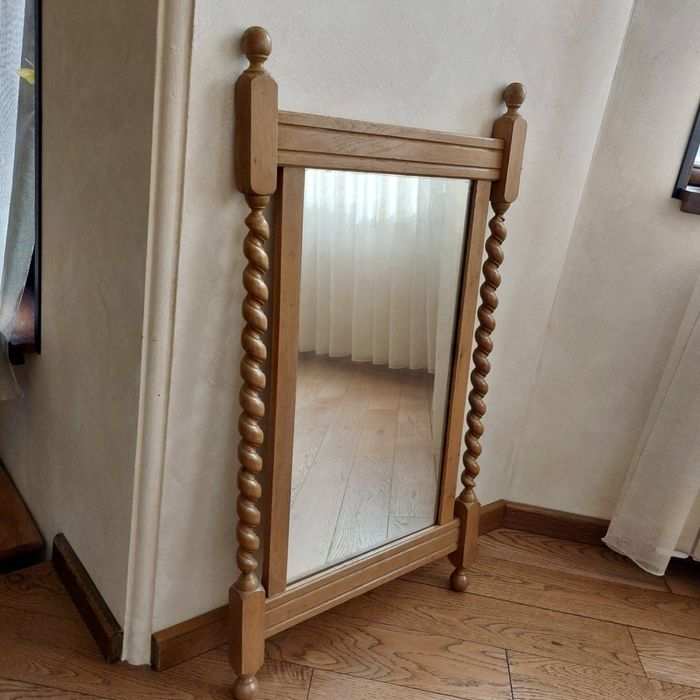 Огледало с дървена рамка (струговано дърво)