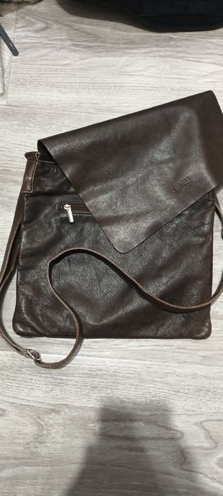 Срочно продаю кожанную сумку. Сделано в Италии