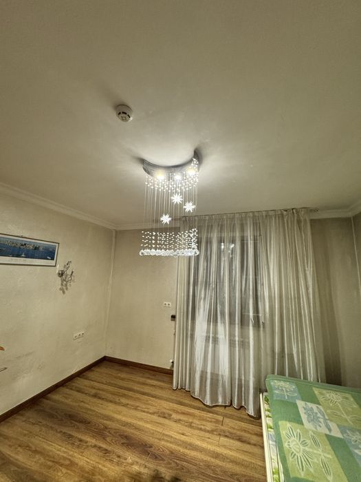 Диван , стол, шкаф