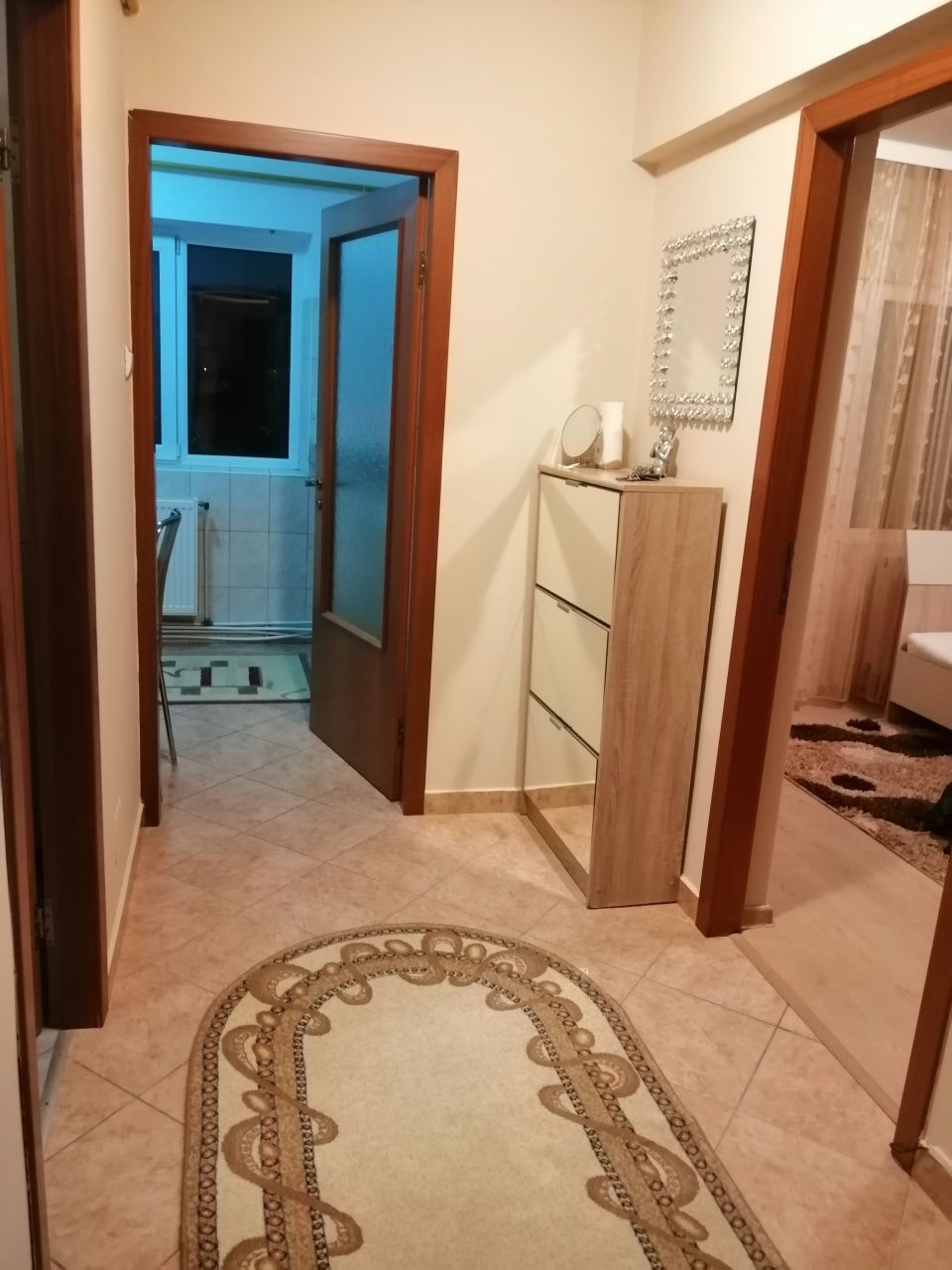 Închiriez garsoniera