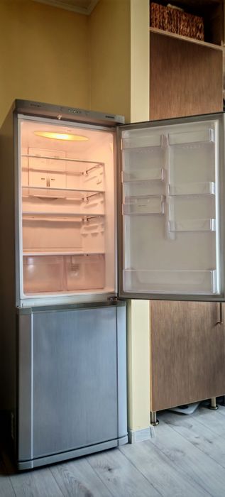 Frigider cu congelator Samsung 325L