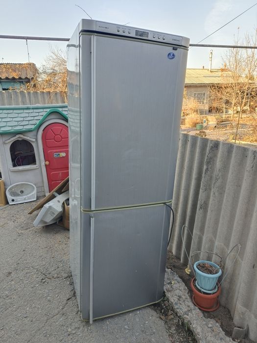 Холодильник Samsung