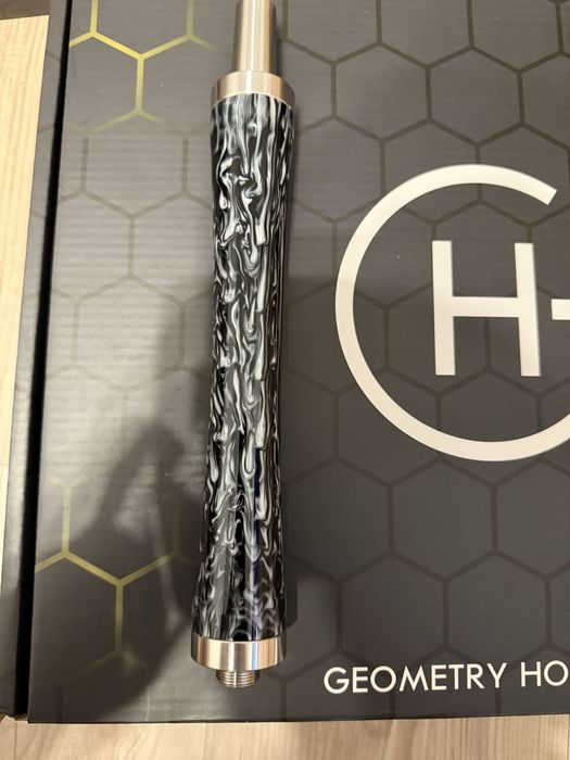 Oferta stoc limitat.narghilea hooligan geometry